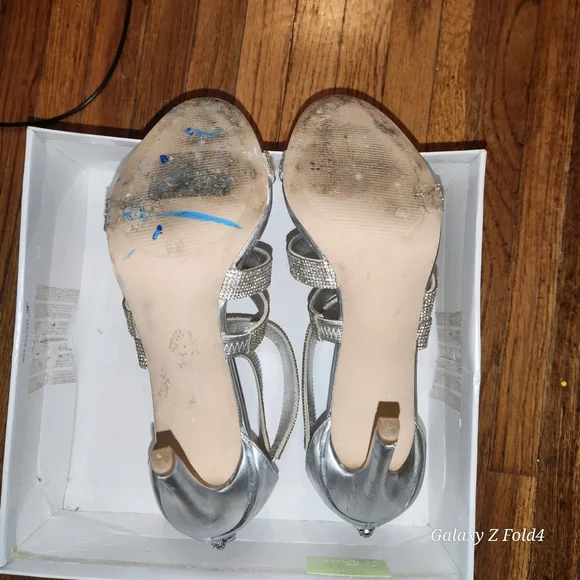 Womens Size 10M .. Silver Steve Madden High Heels - Picture 5 of 5